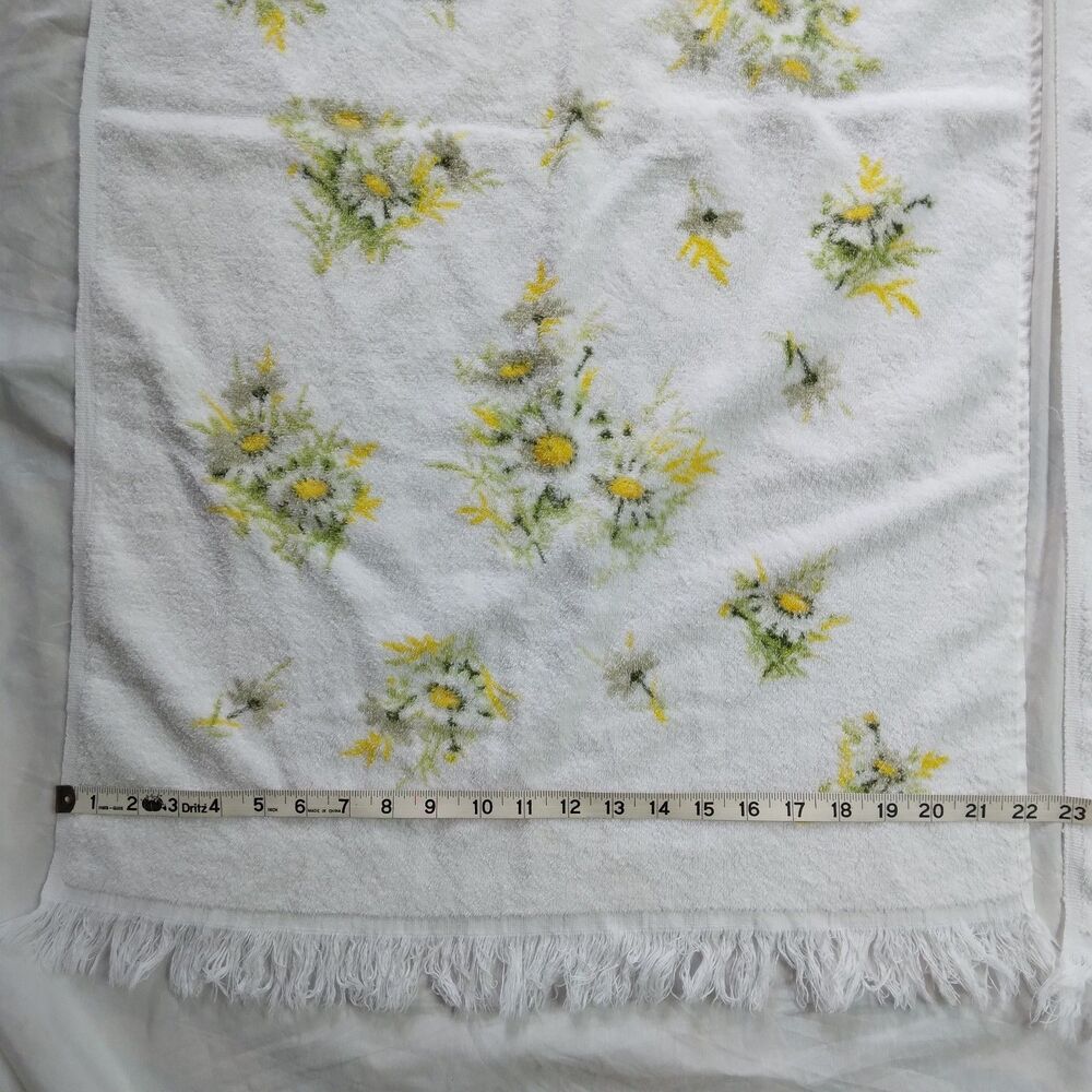 2 Vintage Bath Towel White With Yellow Flowers MCM Fringe Cottagecore USA - Picture 9 of 16